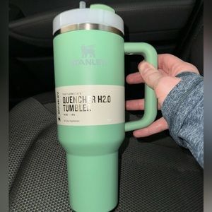 NWT Stanley 40 oz. Quencher H2.0 FlowState Tumbler Jade
